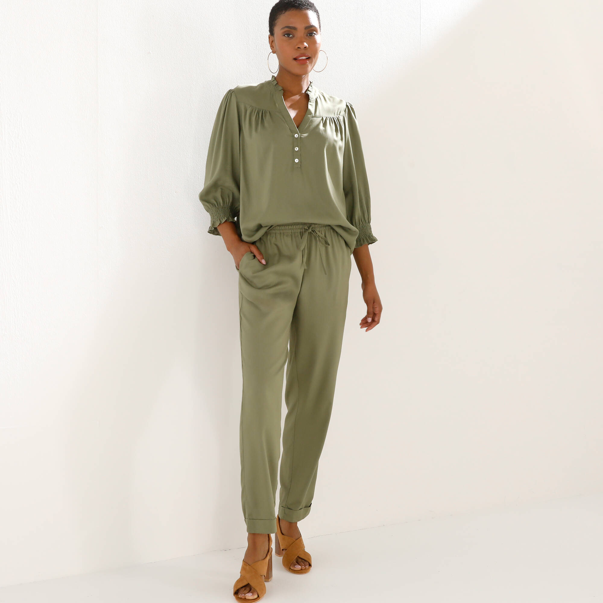 Blouse unie col tunisien manches coudes smockes - Blancheporte 17 €