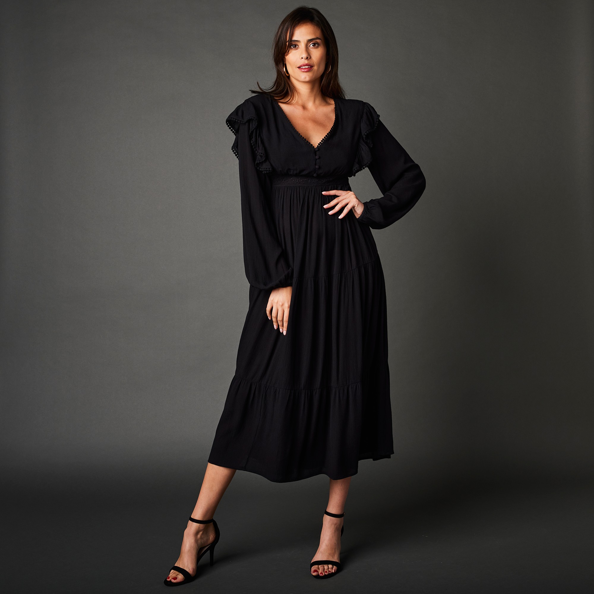 Blanche porte robe noire shop