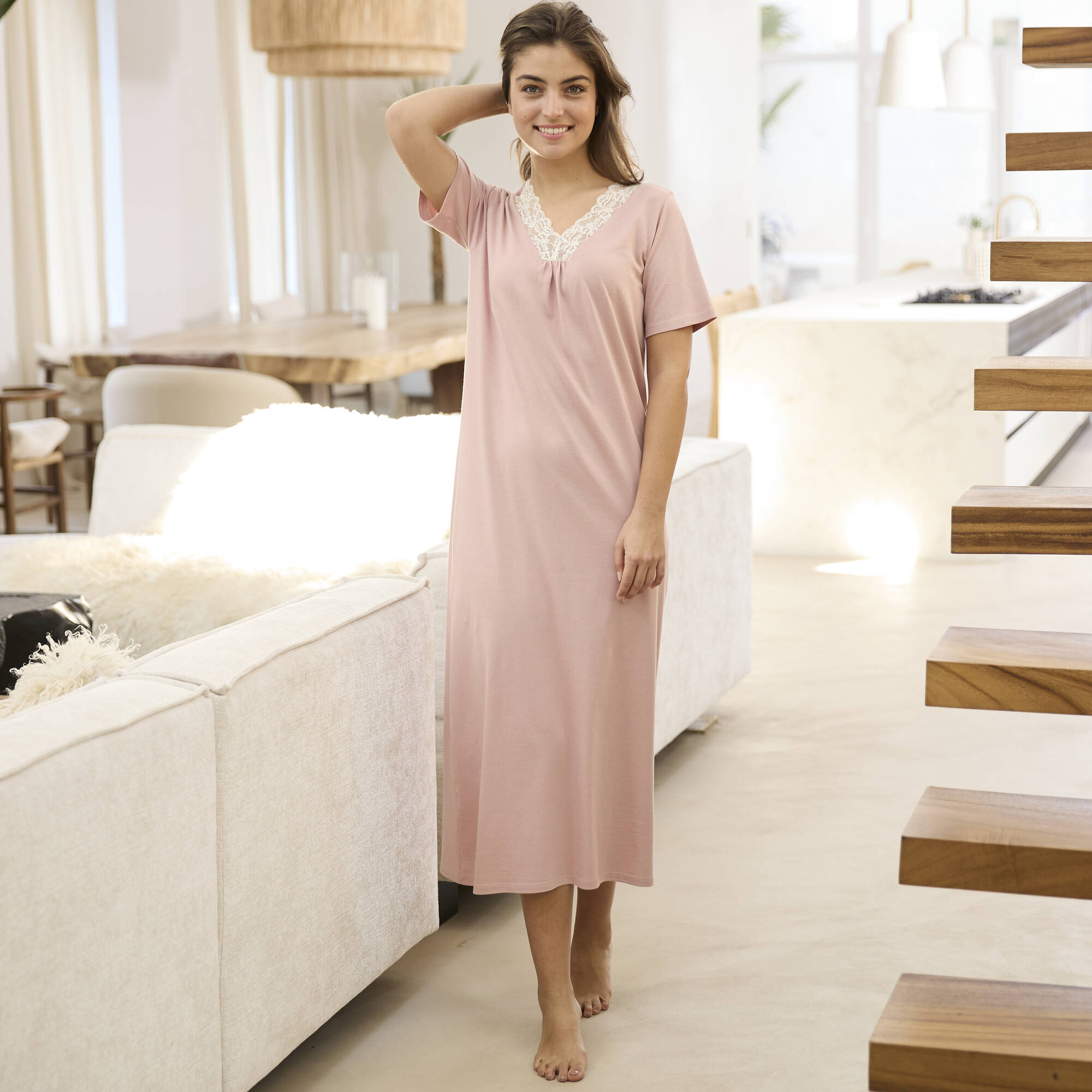 Chemise de nuit longue manches courtes avec dentelle
