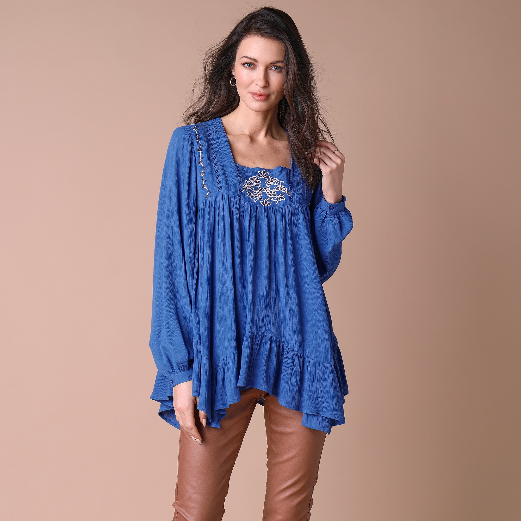 Blouse brodée col carré crépon fluide, unie - 54 - Bleu - Lora Zellini