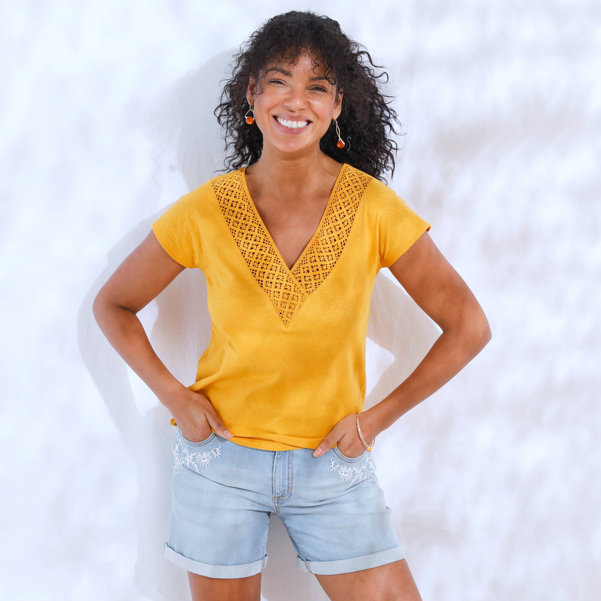 T-shirt forme bote col V macram coton-lin - Blancheporte 20 €