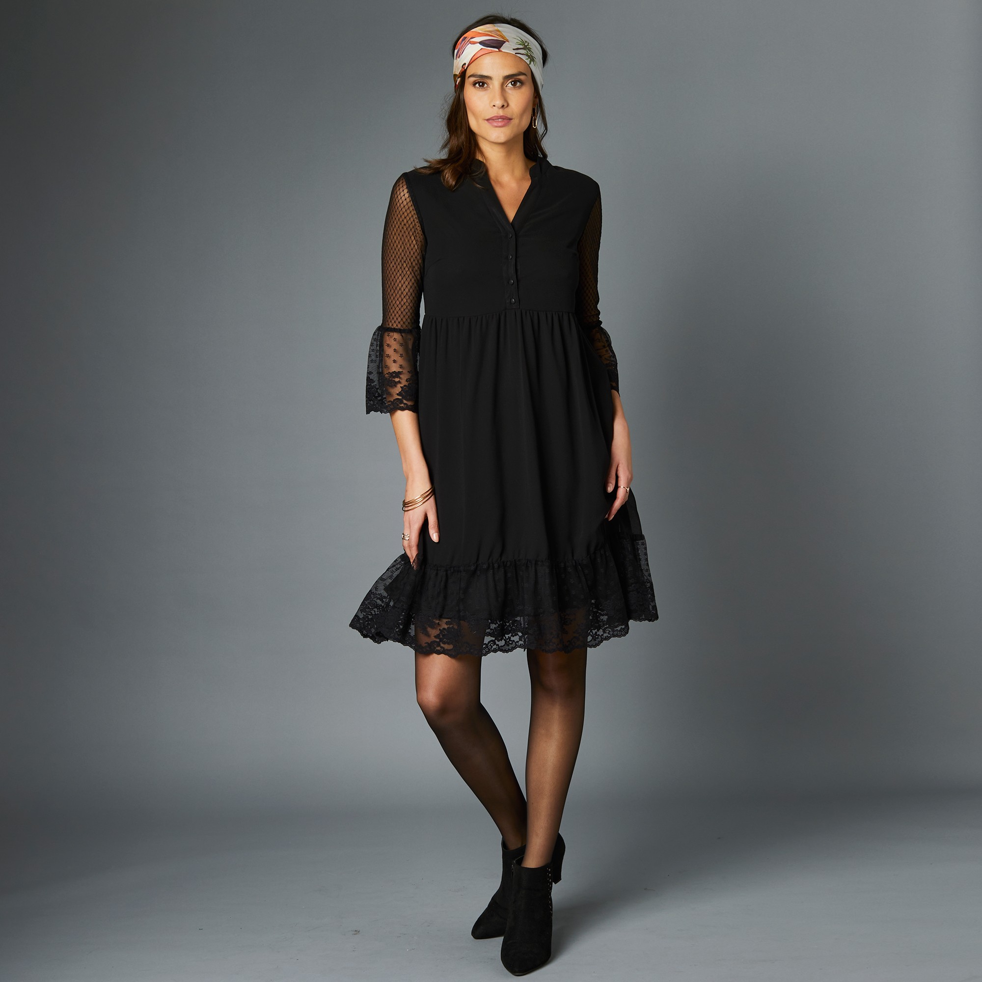 Robe noire blanche porte deals