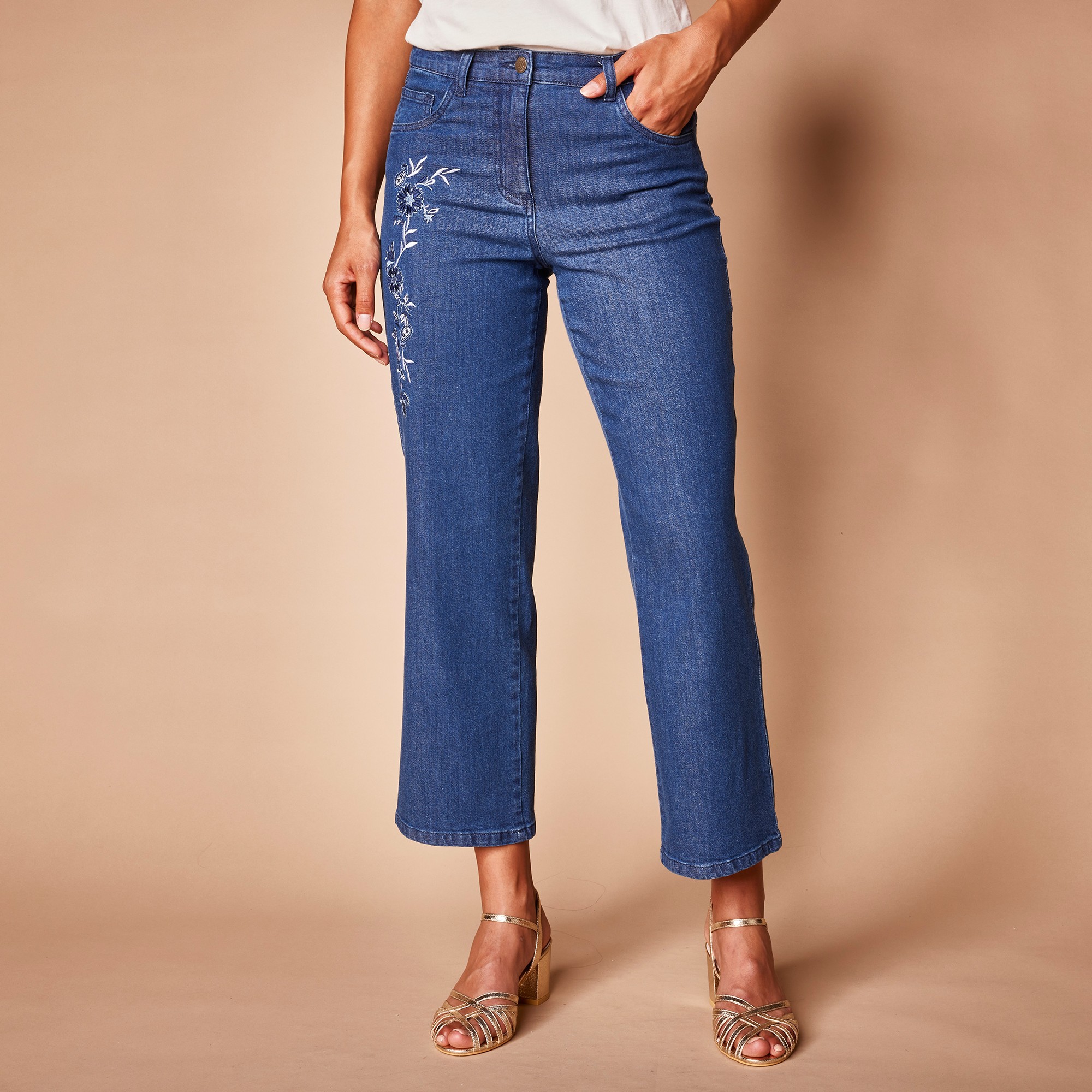 Jean large raccourci brodé - 54 - Bleu - Lora Zellini