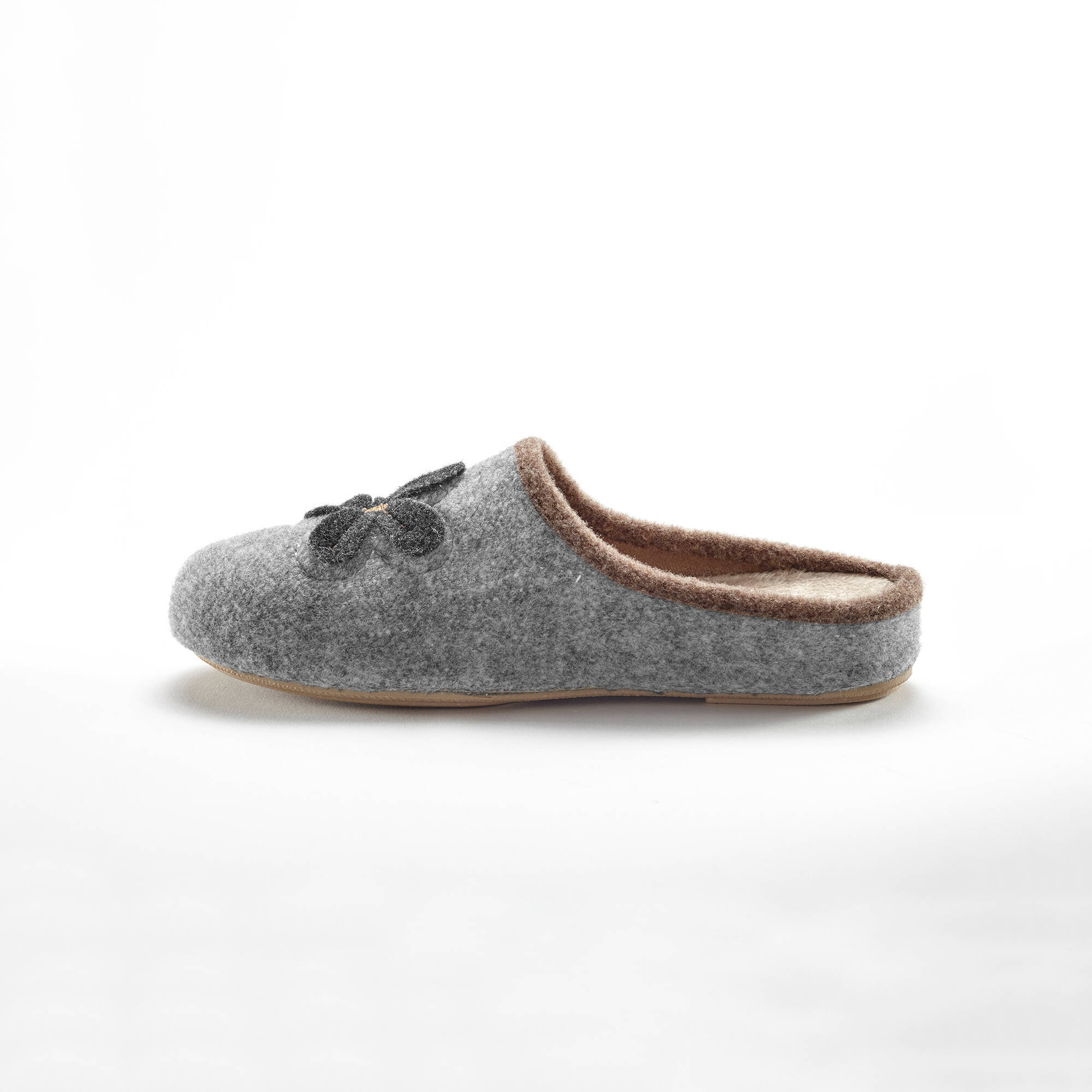 Chaussons mules fleur brode - largeur confort - Blancheporte 30 €
