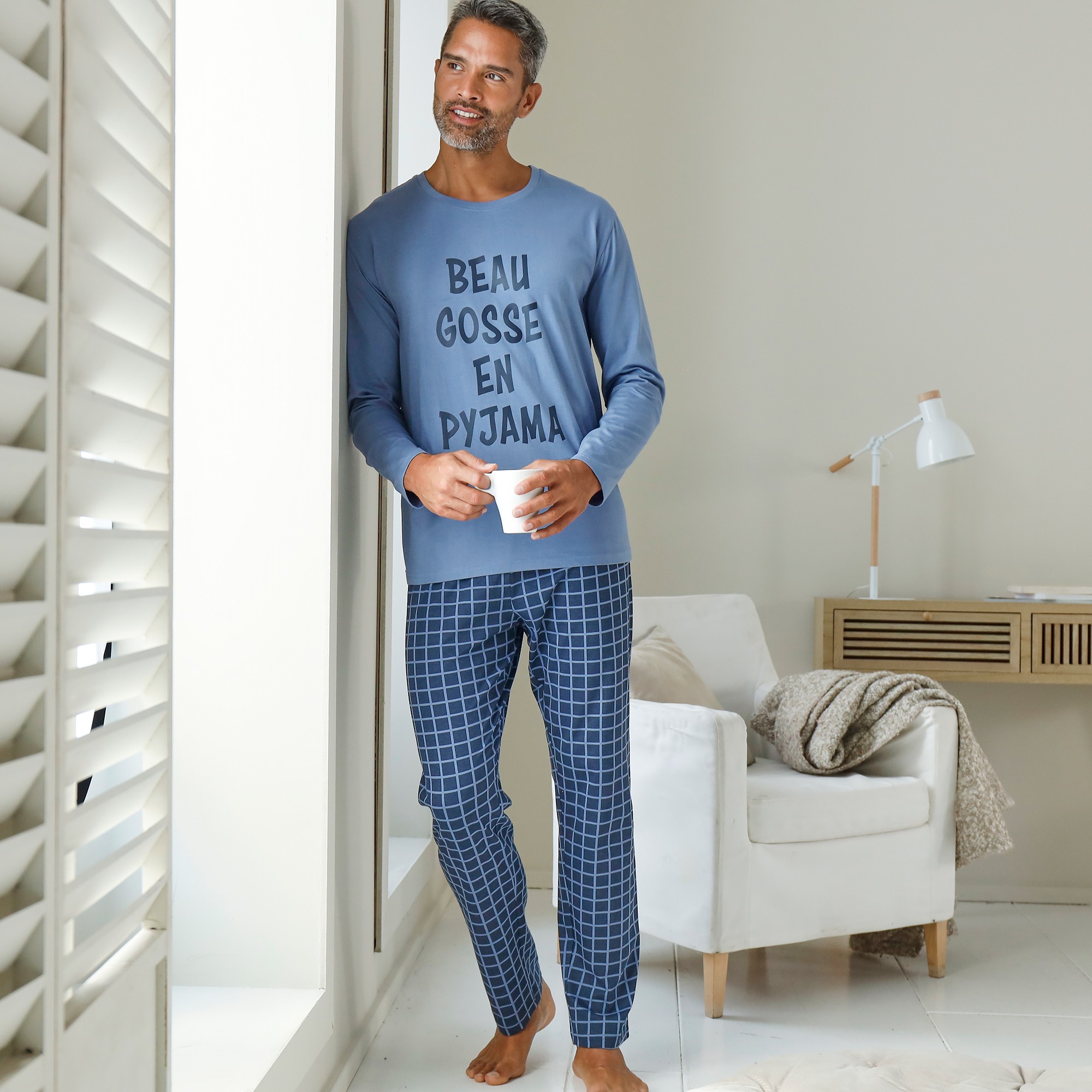 Blanche porte pyjama court homme 2025