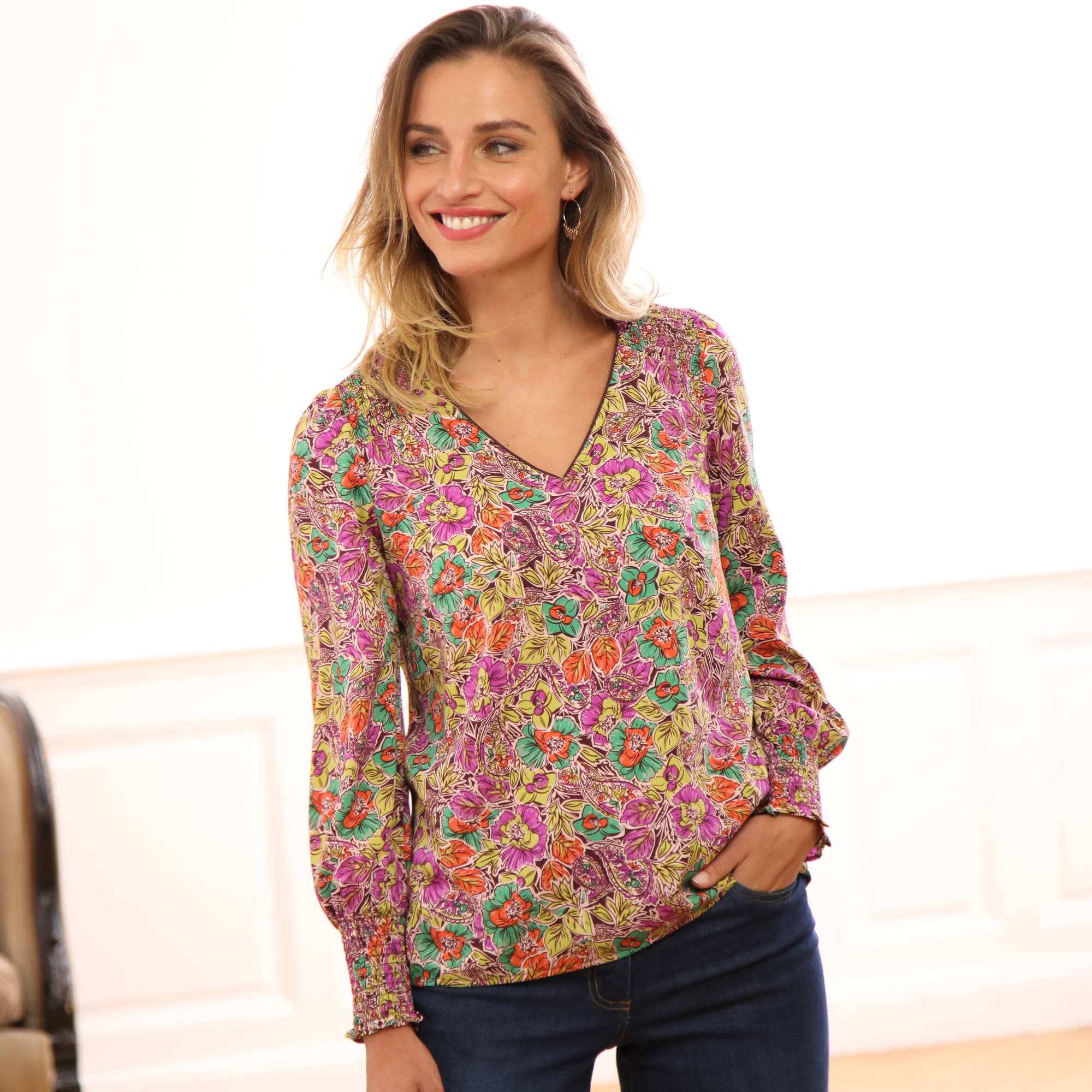 Sweat à capuche coupe courte femme beige