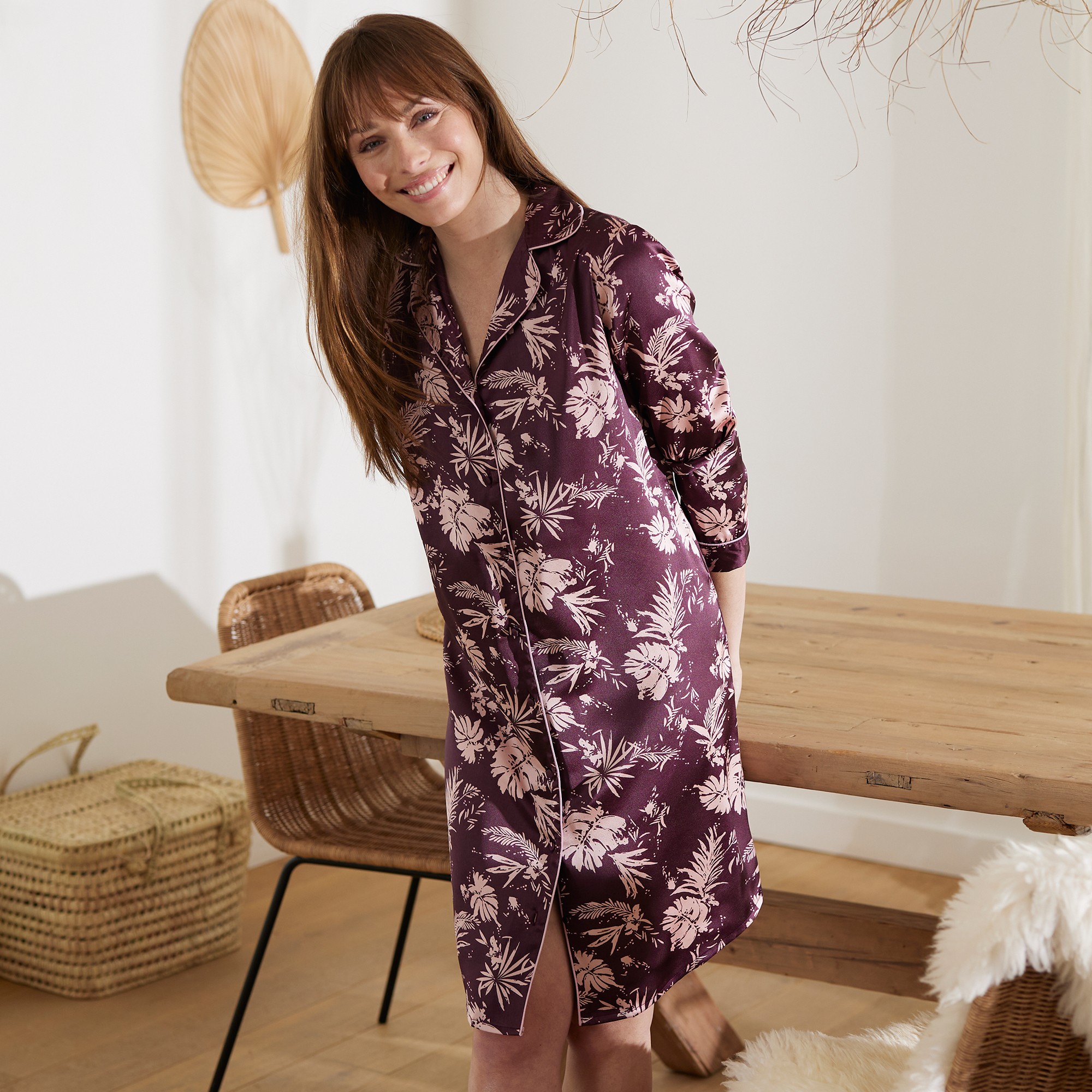 Chemise de nuit forme liquette en satin imprim prune rose