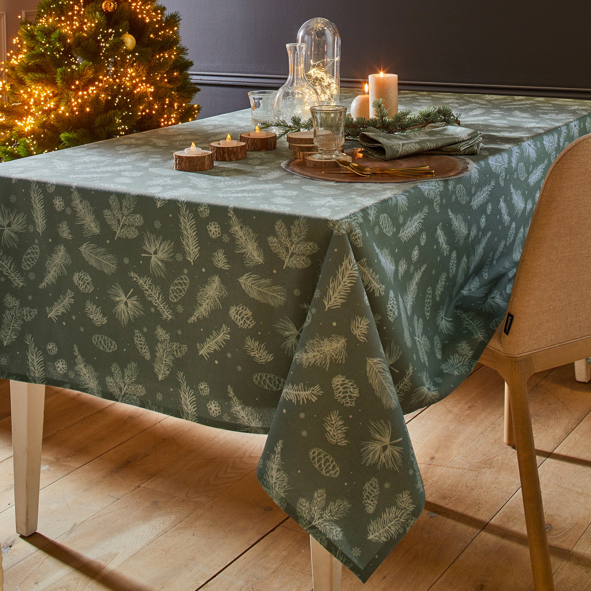 Nappe Imprimée Pommes De Pin Et Branchages - Blancheporte