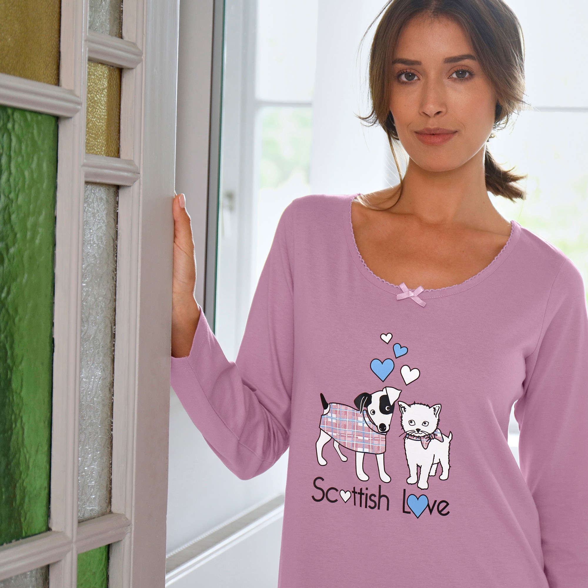Chemise de nuit blanche porte 2025