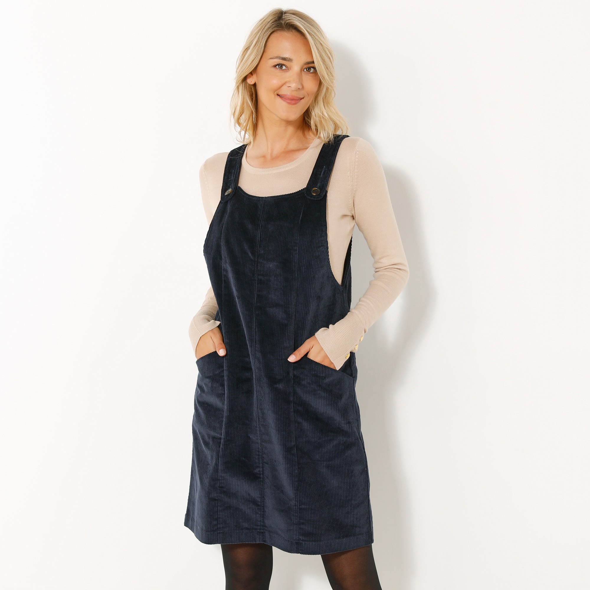 Blanche porte robe clearance chasuble