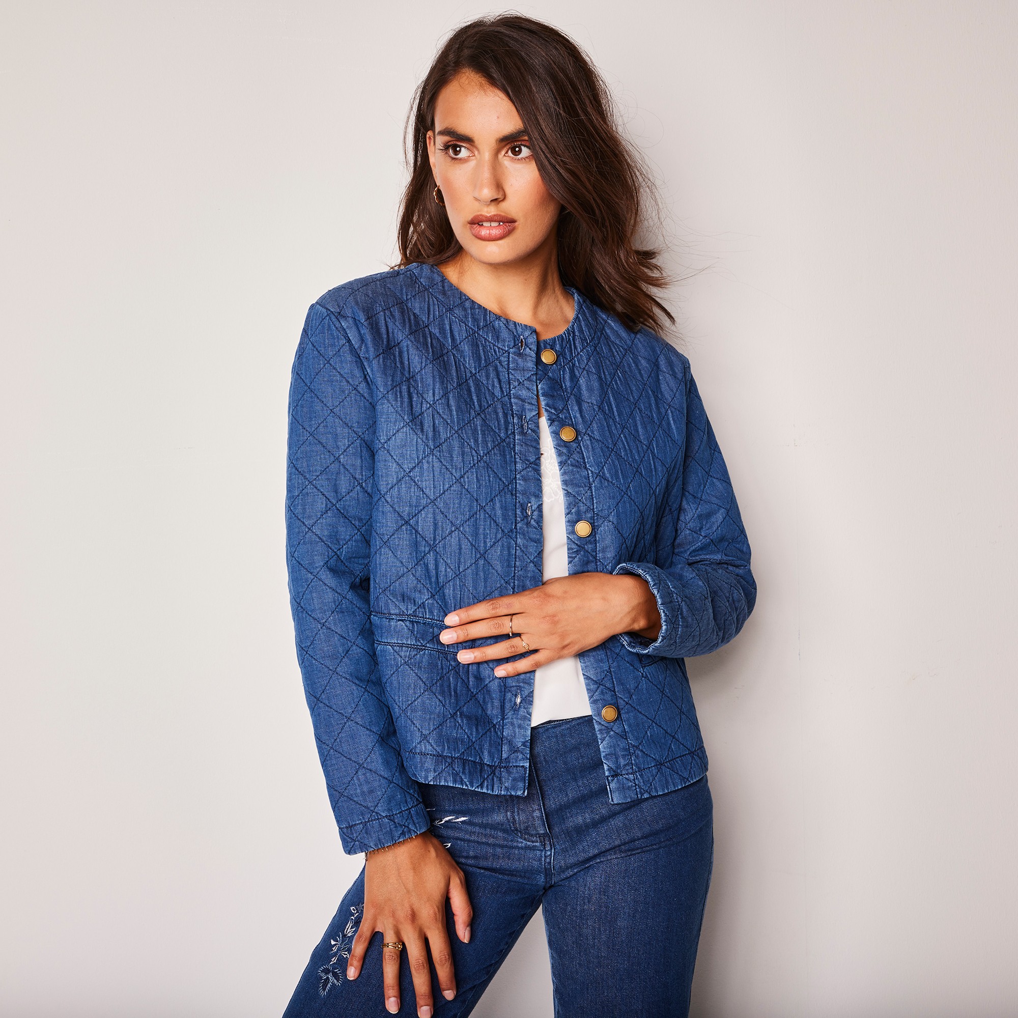 Veste en jean blanche porte sale