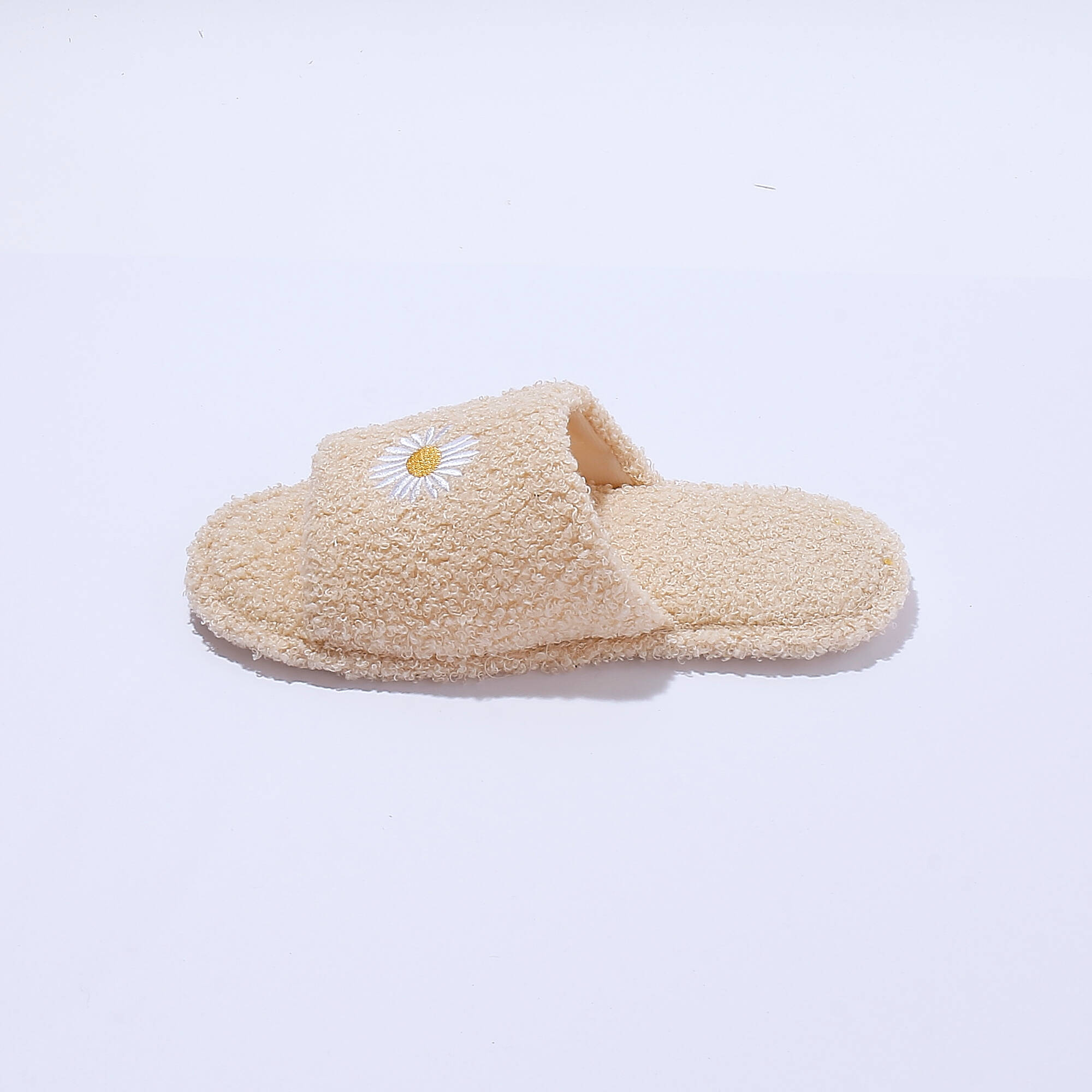 Mules plates ouvertes brodes marguerite - Blancheporte 15$