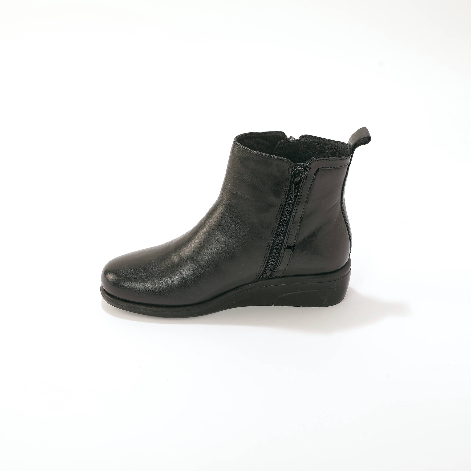 Boots cuir zippe semelle compense - Blancheporte 90 €