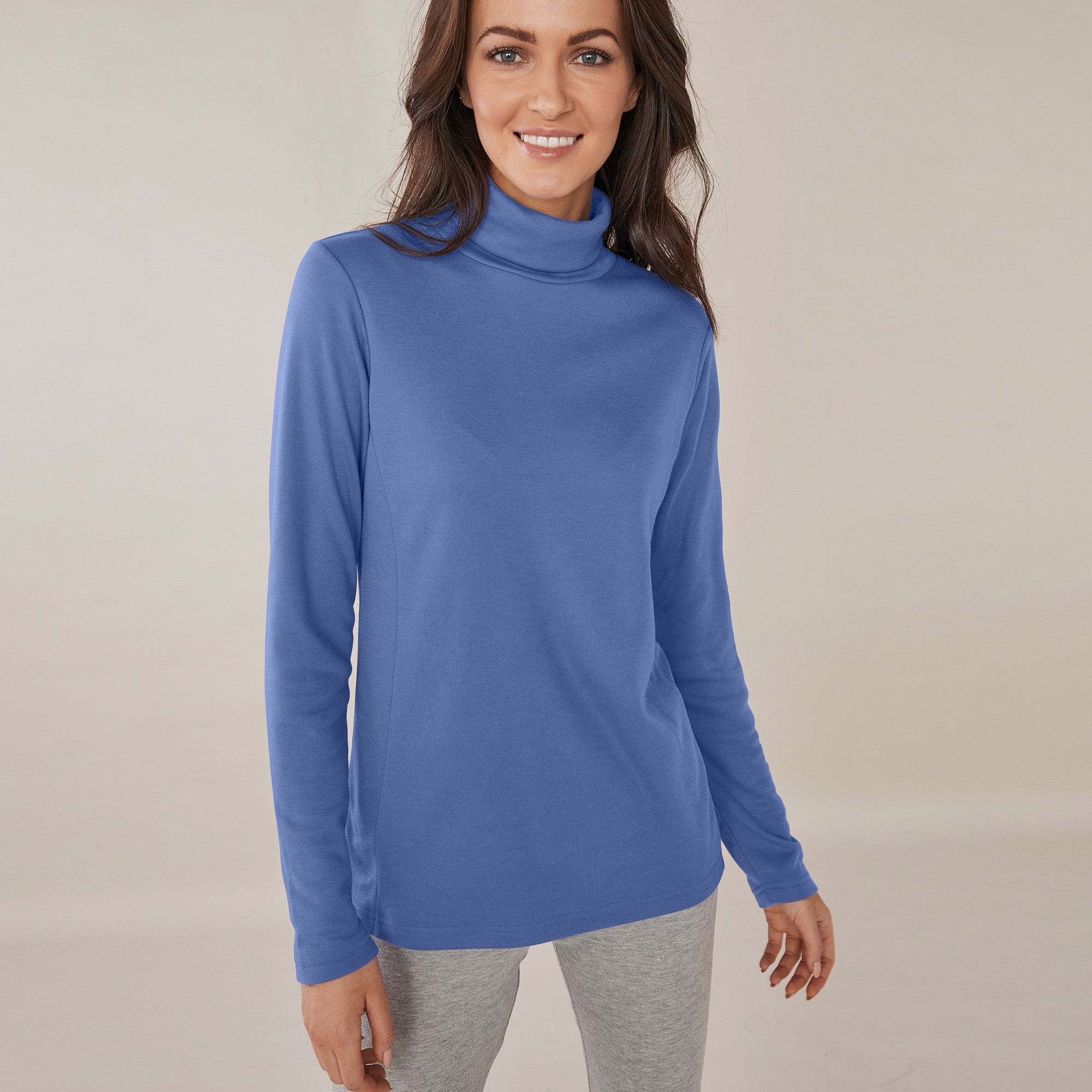 Blanche porte outlet sous pull femme