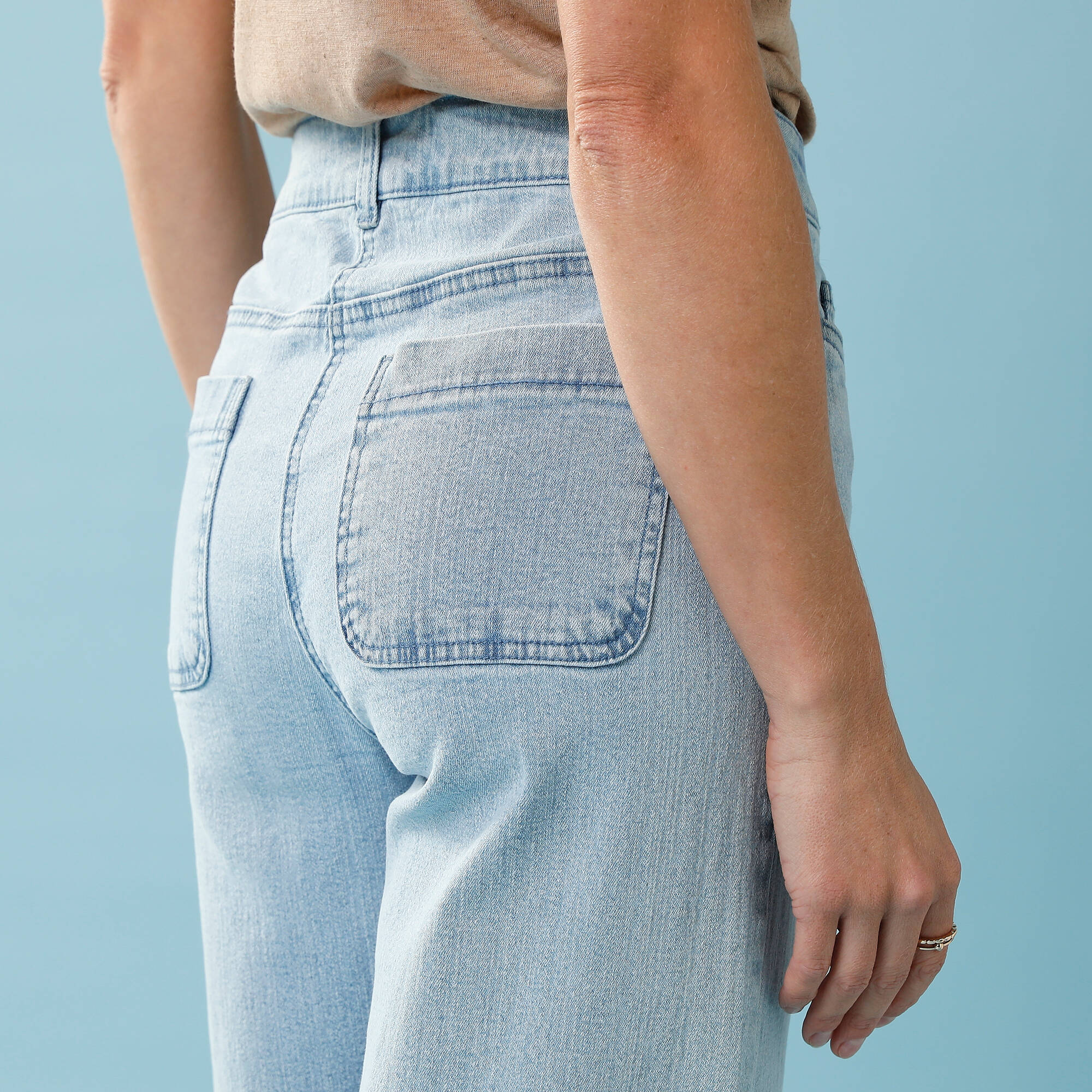 Jean blanc cassé ample à taille haute