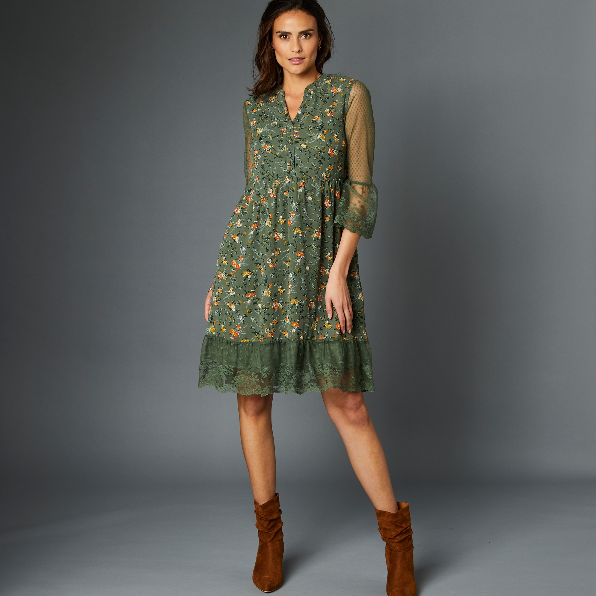 Blanche porte outlet robe dentelle