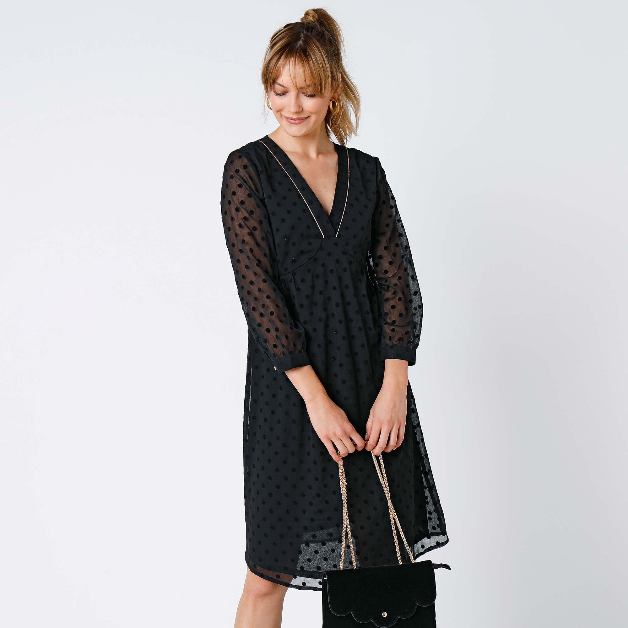 Robe noire blanche best sale porte