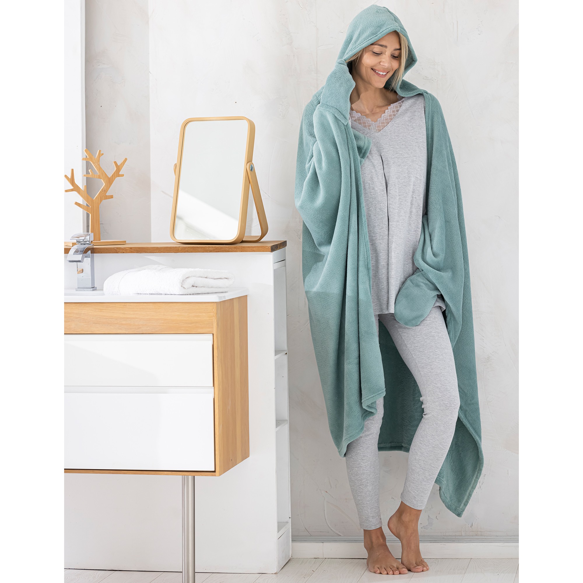 Plaid Polaire À Capuche Spécial Télé - Blancheporte