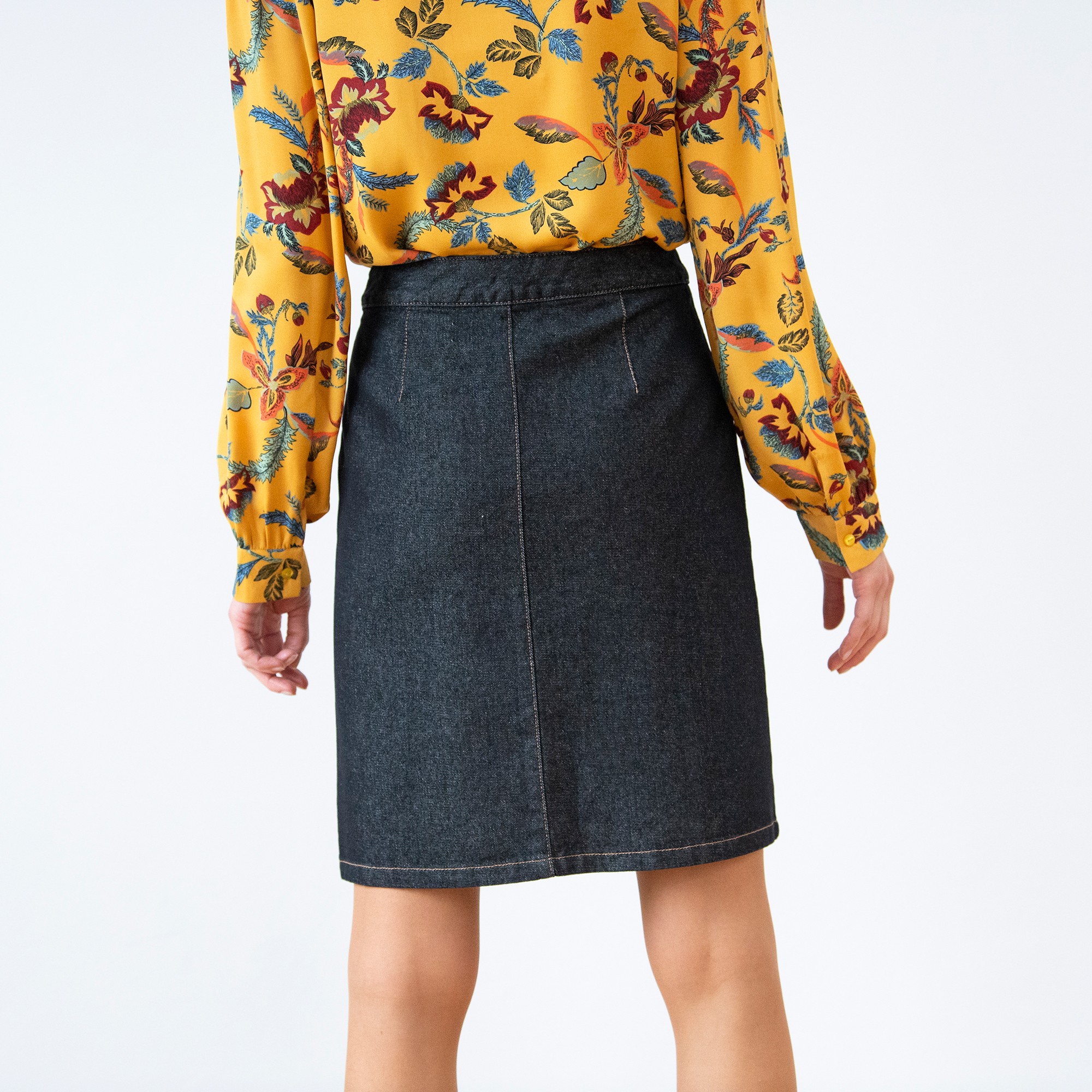 Blanche porte jupe en jean new arrivals