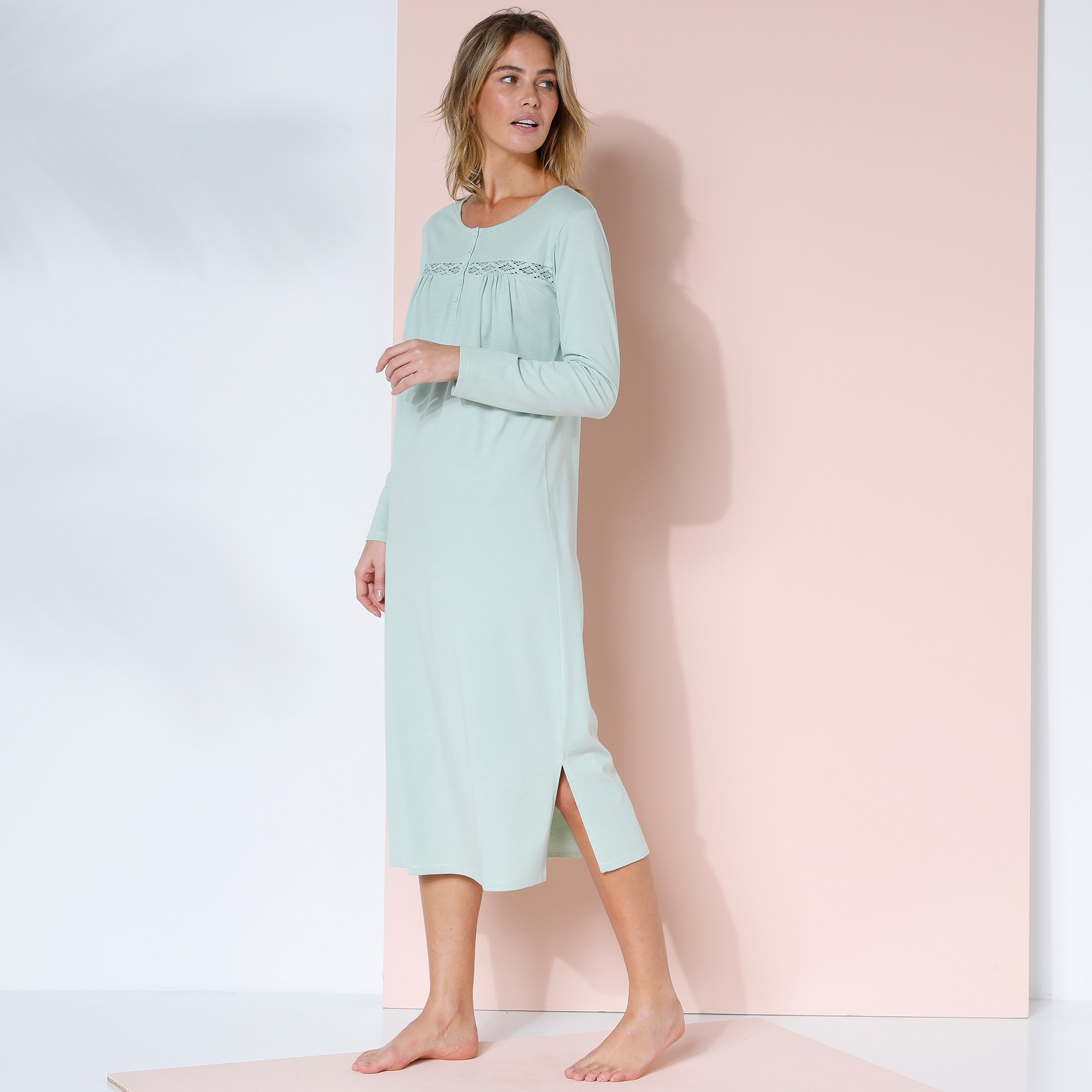 Blanche porte best sale chemises de nuit
