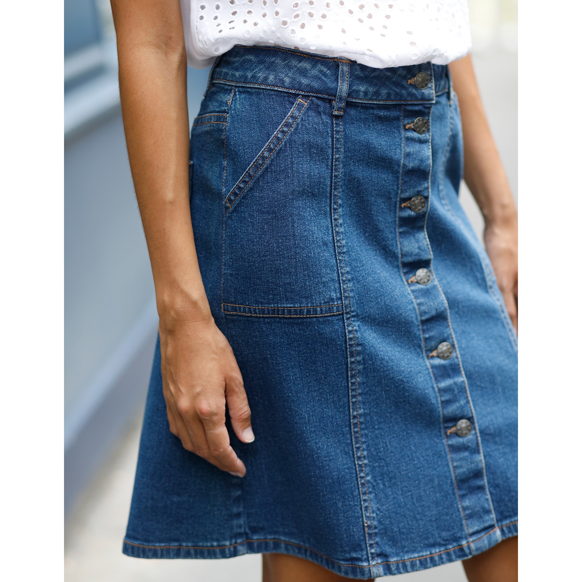 Jupe en jean blanche porte clearance