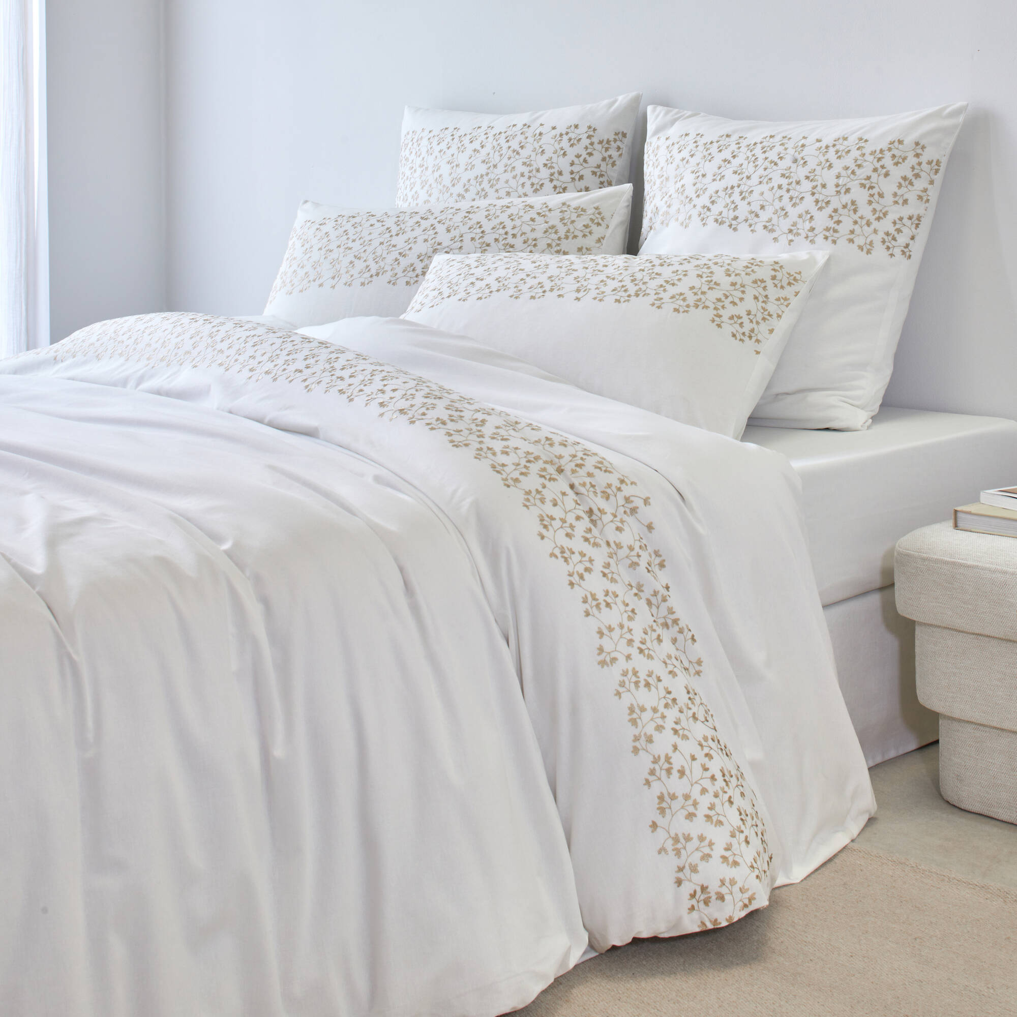 Linge de lit blanc brodé feuillage Colombine® - Blancheporte