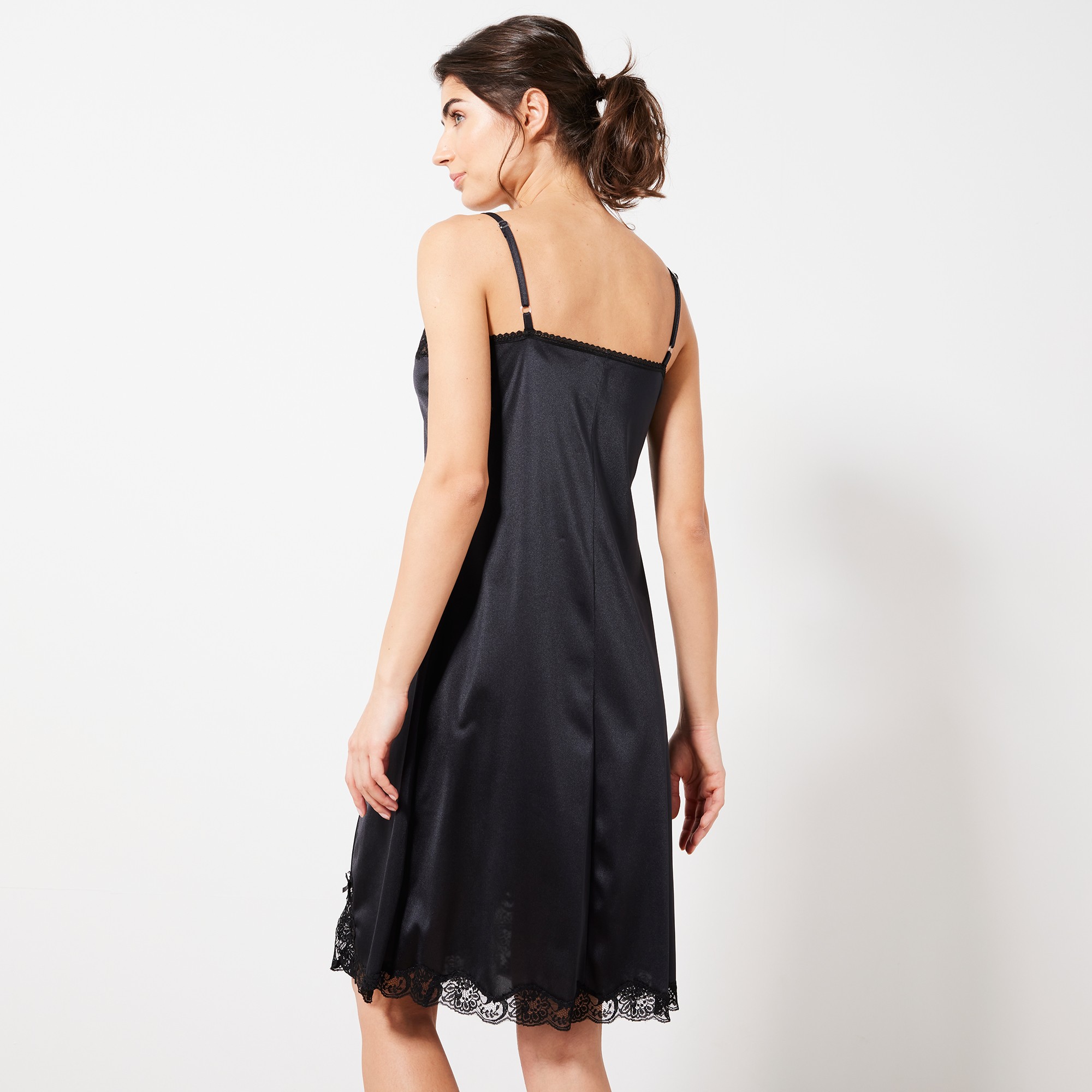 Fond de robe blanche porte online