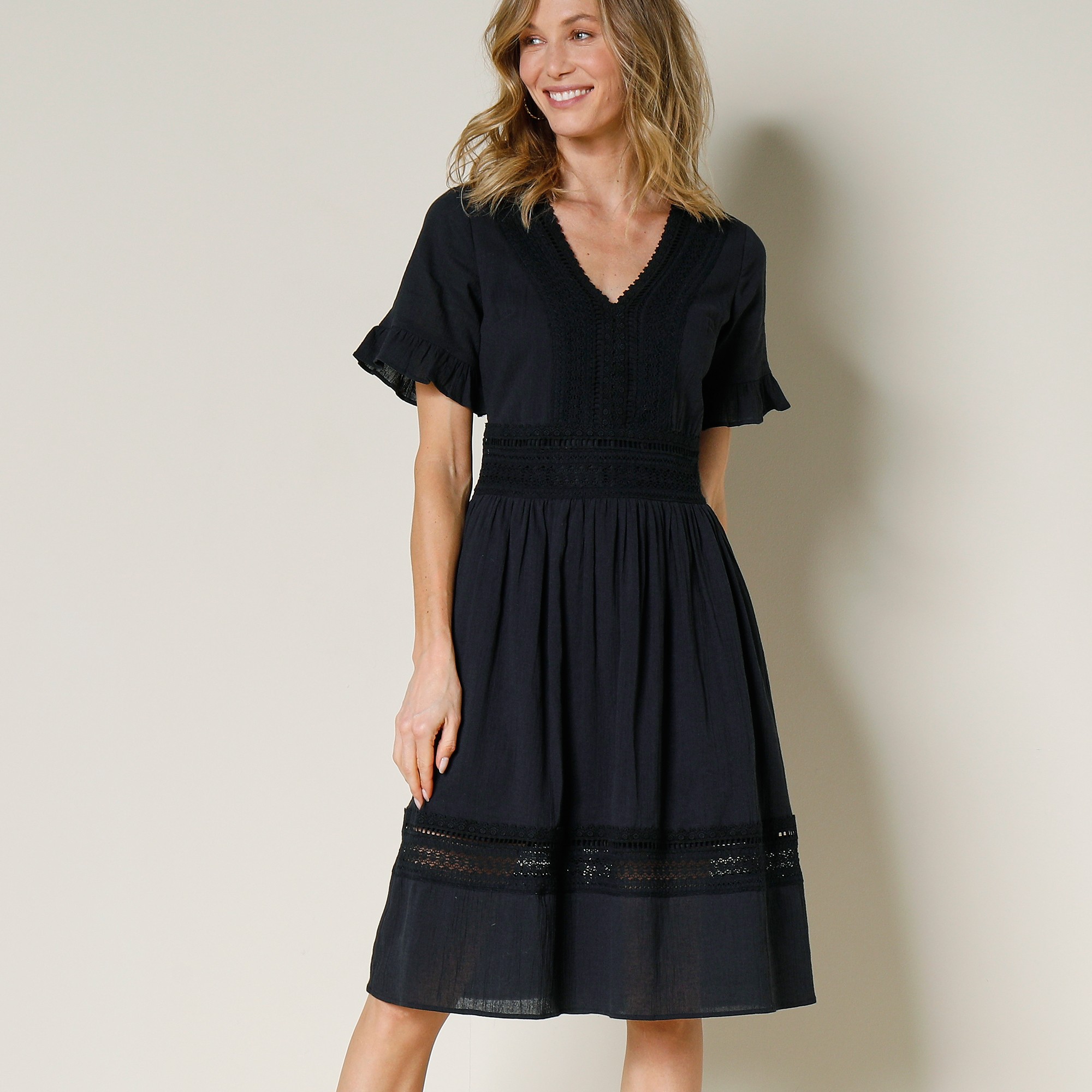 Robe Courte Crépon Et Macramé Manches Courtes Volantées - Blancheporte