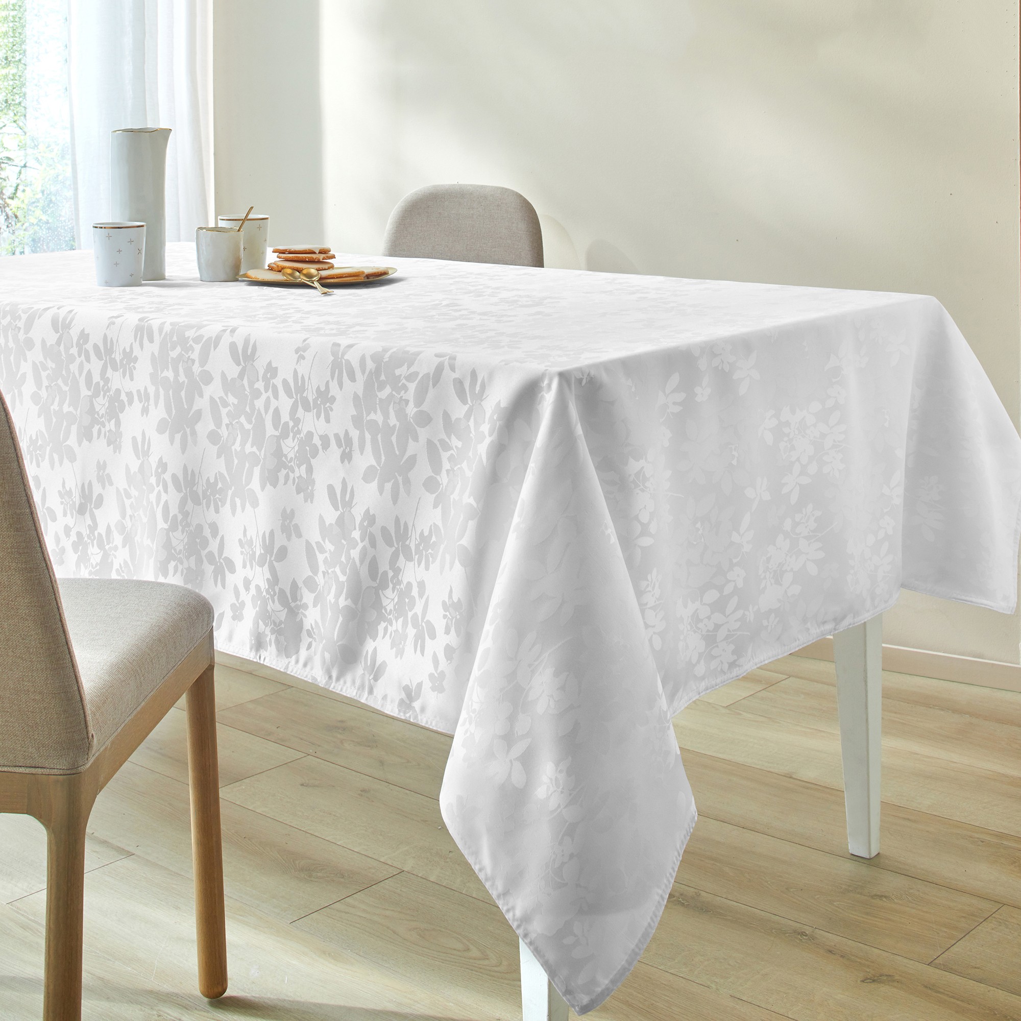 Nappe damassée feuillages Colombine® - Chemin De Table : 50x150cm - Blanc - Colombine
