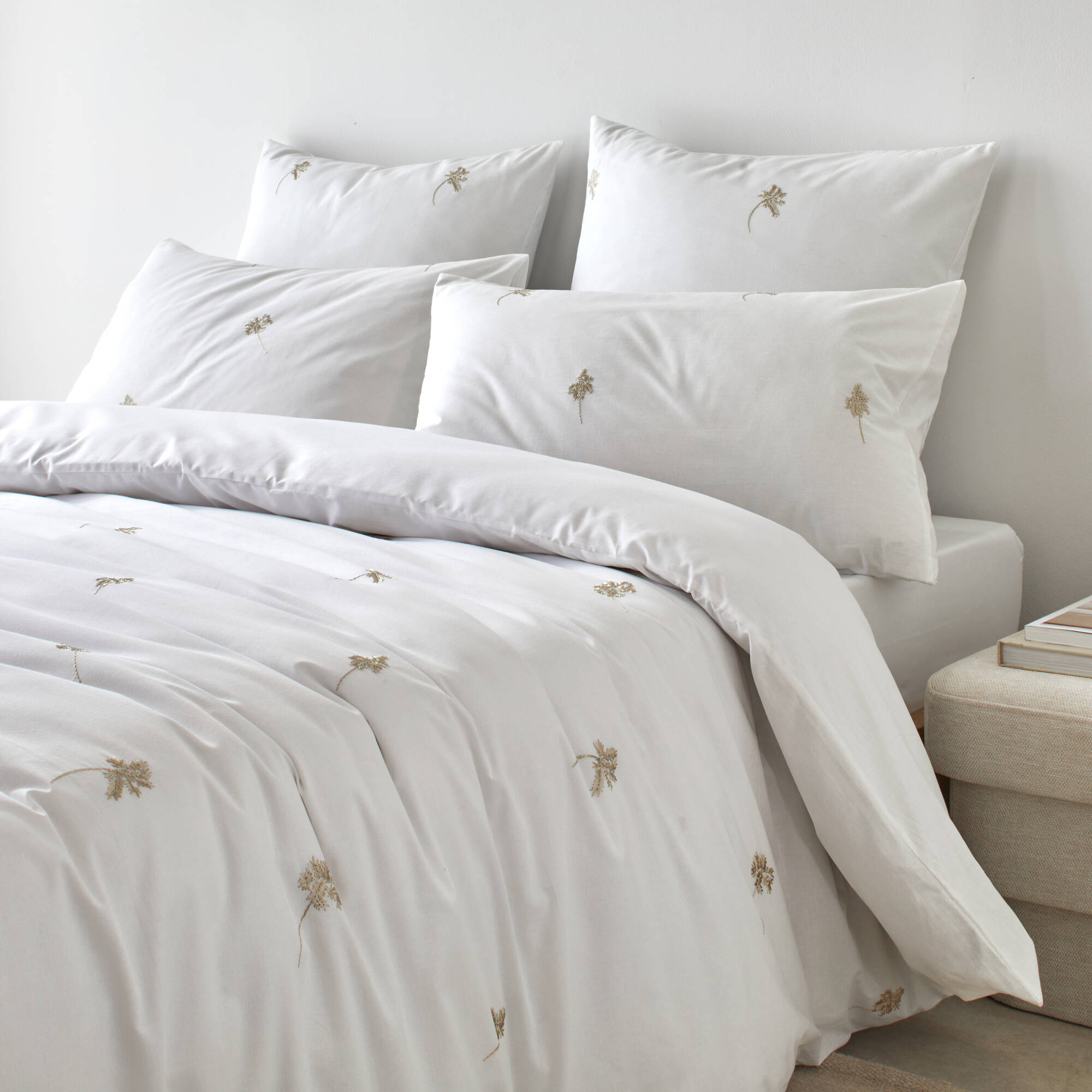 Linge de lit blanc brodé fleurs Colombine® - Blancheporte
