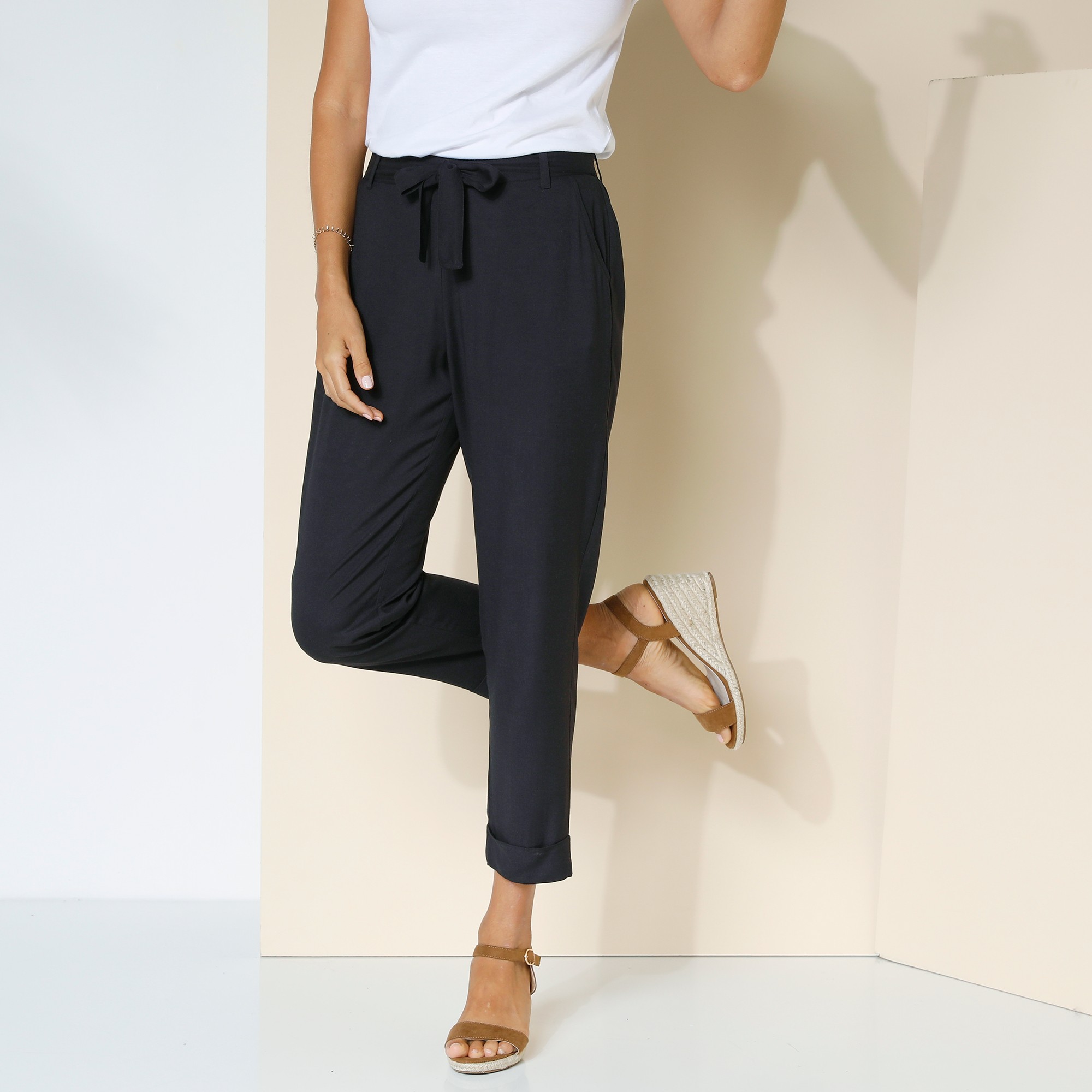 Pantalon 7/8ème fuselé uni, tissu fluide - 52 - Noir - Lora Zellini