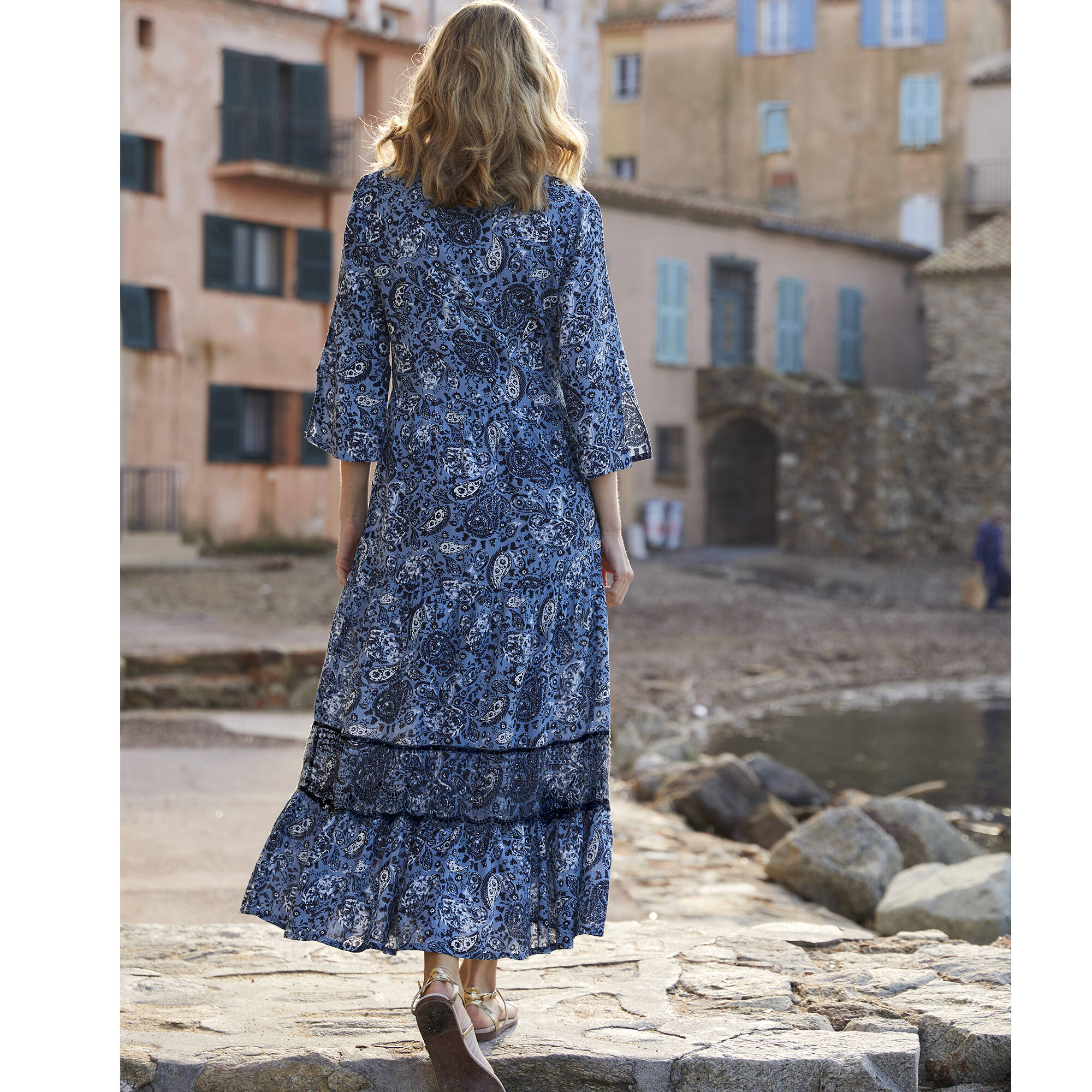 Robe longue en jean bleu à manches longues et col rabattu pour femme Robe longue en jean bleu à manches longues et col rabattu pour femme