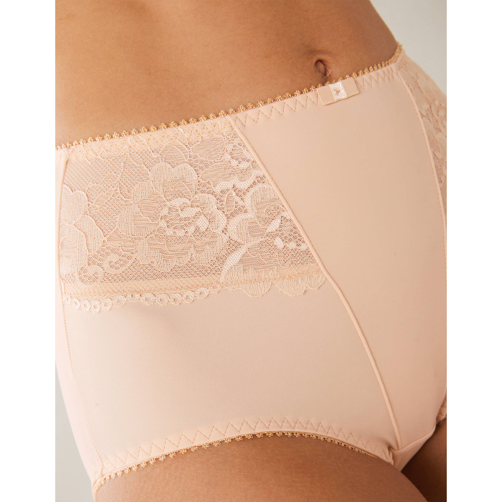Gaine amincissante dentelle et microfibre - Blancheporte 18$