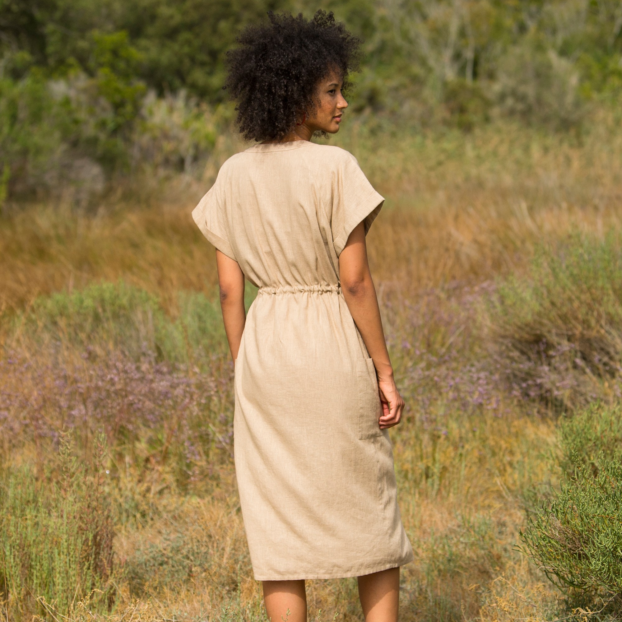 Blanche porte robe en lin store